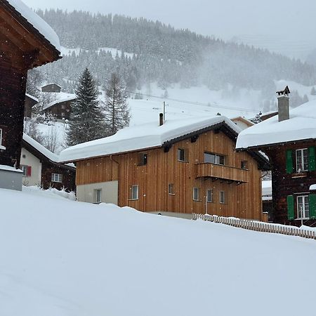 Yeti Lodge Tujetsch Bagian luar foto