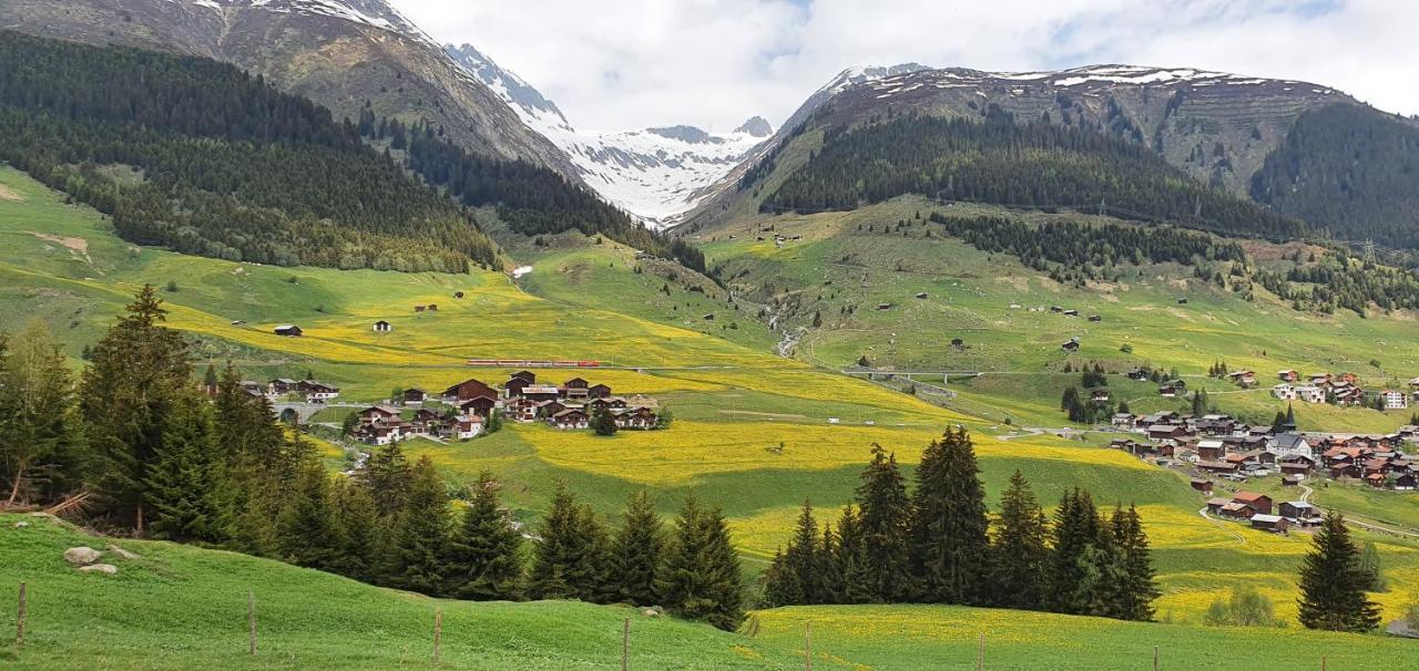 Yeti Lodge Tujetsch Bagian luar foto