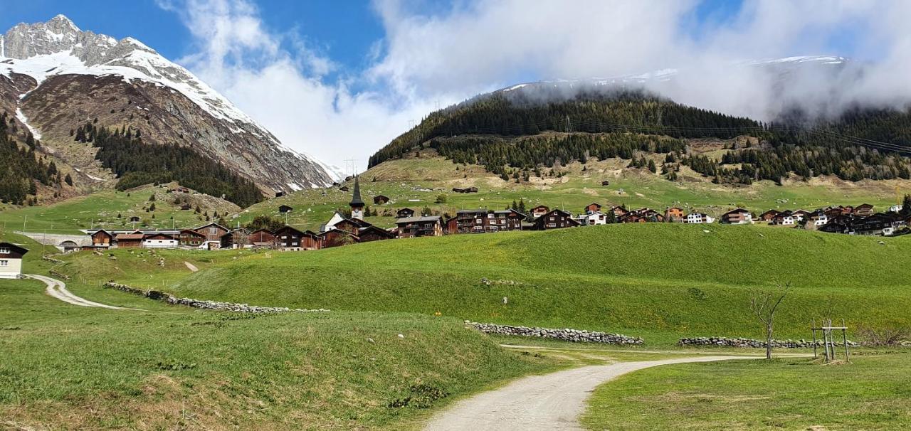 Yeti Lodge Tujetsch Bagian luar foto