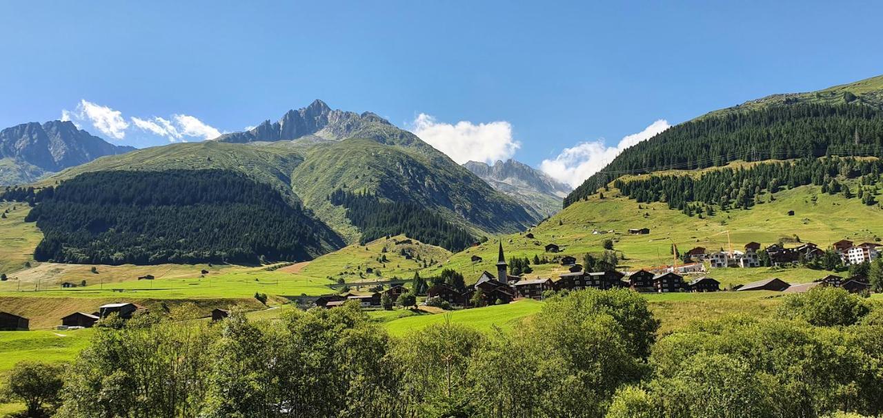 Yeti Lodge Tujetsch Bagian luar foto