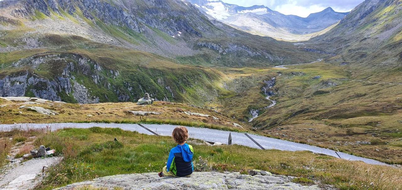 Yeti Lodge Tujetsch Bagian luar foto