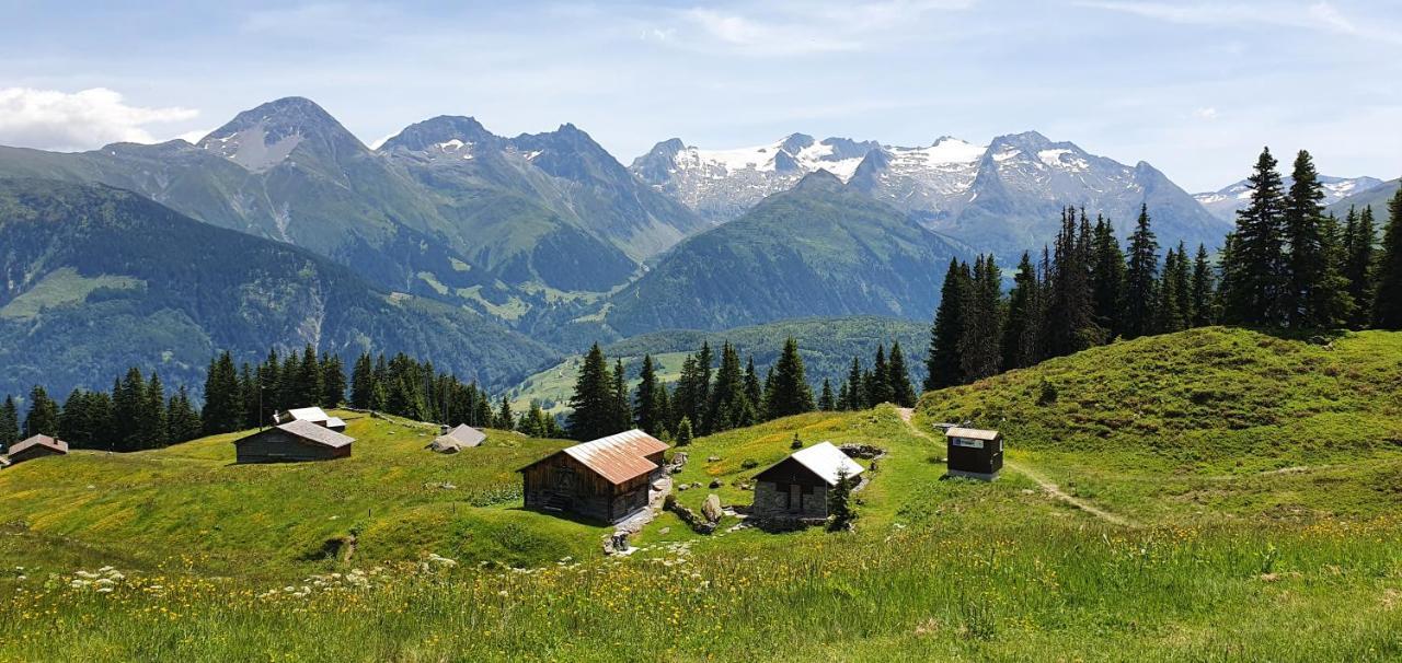 Yeti Lodge Tujetsch Bagian luar foto