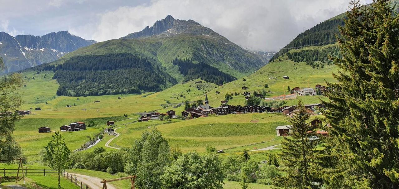 Yeti Lodge Tujetsch Bagian luar foto
