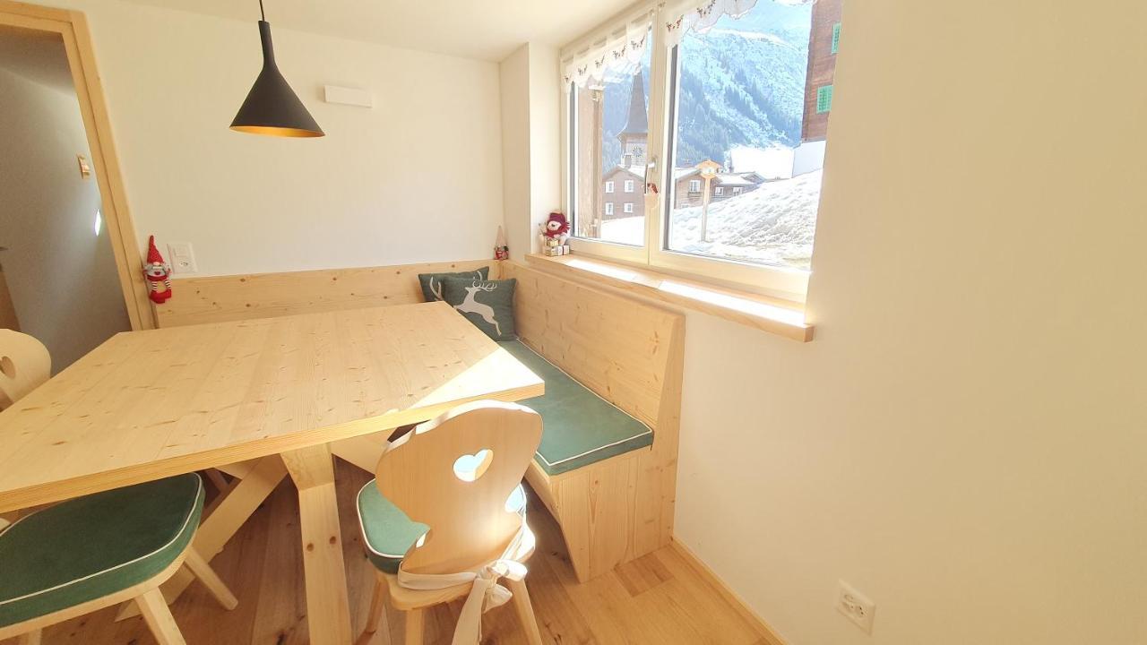 Yeti Lodge Tujetsch Bagian luar foto