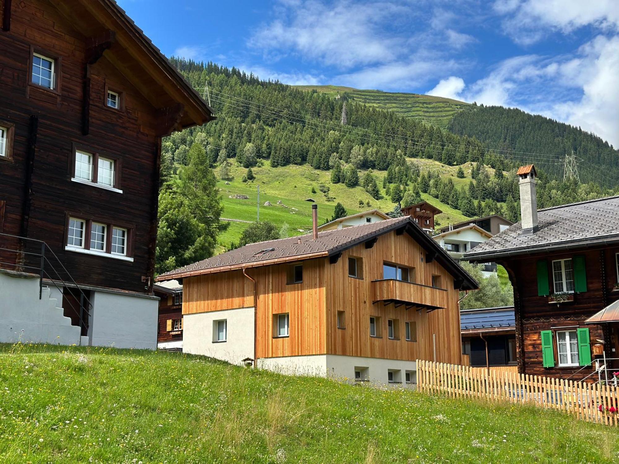 Yeti Lodge Tujetsch Bagian luar foto