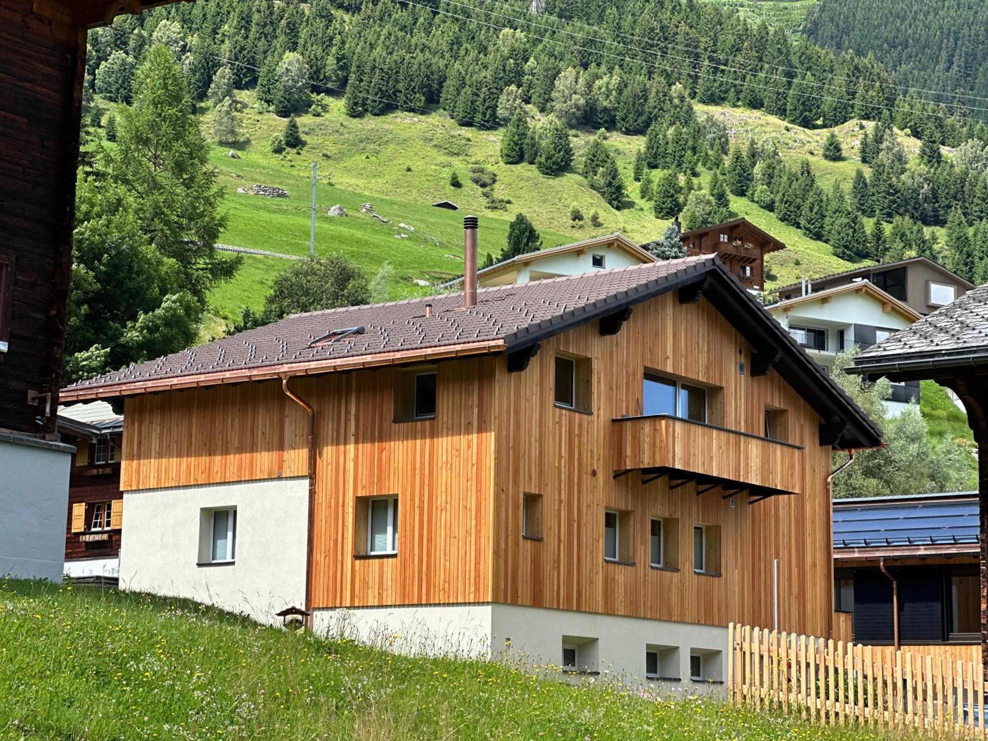 Yeti Lodge Tujetsch Bagian luar foto