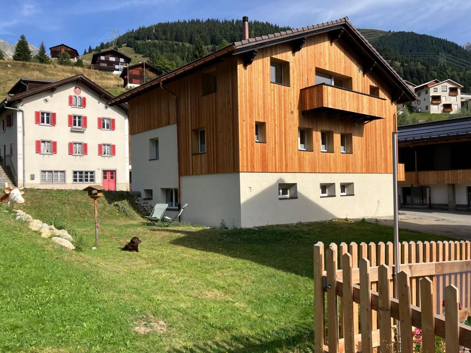 Yeti Lodge Tujetsch Bagian luar foto
