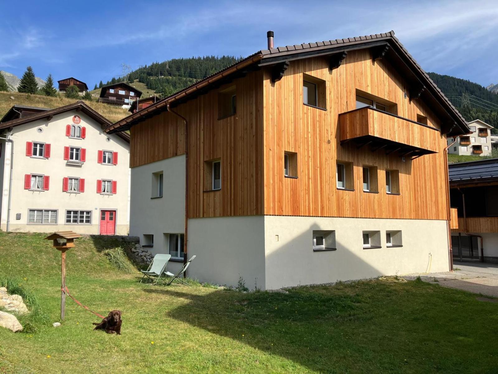 Yeti Lodge Tujetsch Bagian luar foto