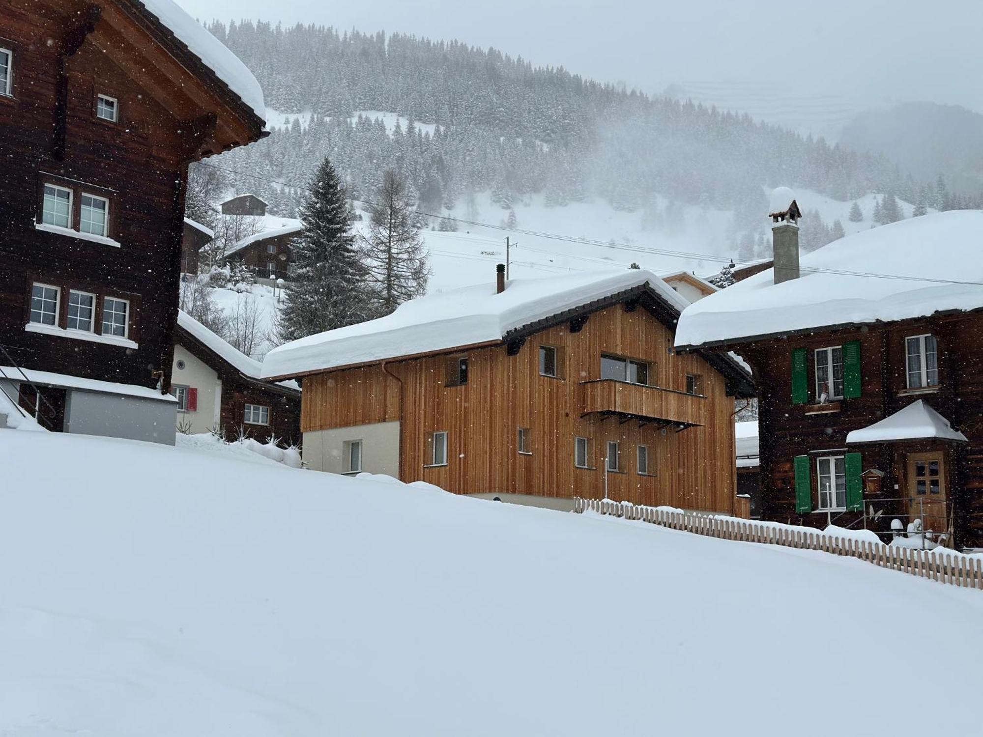 Yeti Lodge Tujetsch Bagian luar foto
